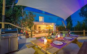 Casa Eucalyptus Family Home